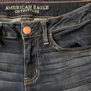 AMERICAN EAGLE LOW-RISE JEGGING